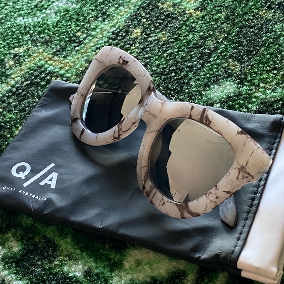 Quay Australia Accessories - Quay Australia Marble Sunglasses